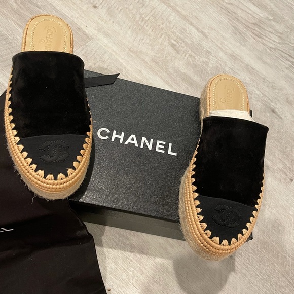 Chanel mules, never worn. - Picture 1 of 7